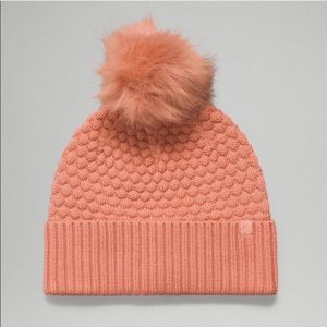 Lululemon Bubble Knit Pom Beanie NWT Pink Savannah
Coral (One Size)